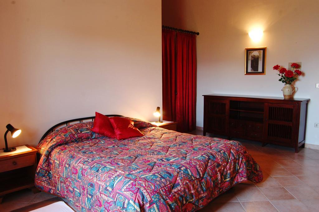 Aparthotel Le Valli Pomarance Pokoj fotografie